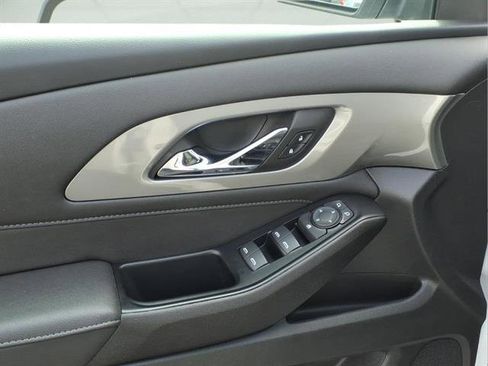 Certified 2023 Chevrolet Traverse LT image 9