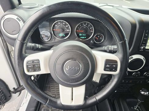 Used 2015 Jeep Wrangler Unlimited Sahara image 21