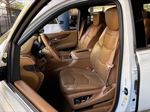 Used 2017 Cadillac Escalade Platinum image 7