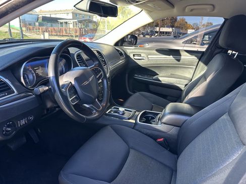 Used 2020 Chrysler 300 Touring w/ Sport Appearance Package image 10