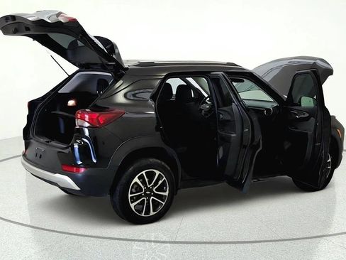 Used 2025 Chevrolet TrailBlazer LT AWD/4WD image 12
