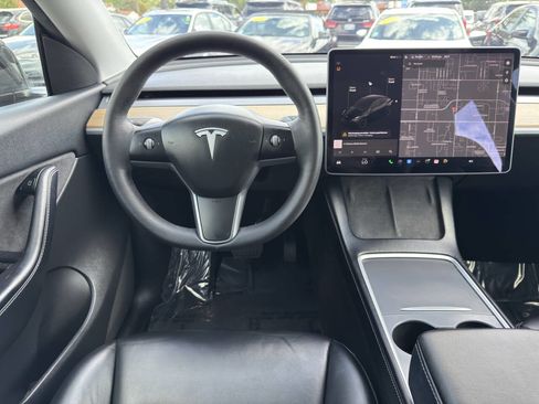 Used 2021 Tesla Model Y Long Range AWD/4WD image 16