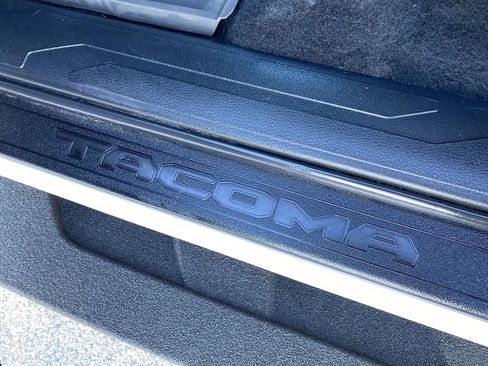 Used 2023 Toyota Tacoma TRD Off-Road image 11