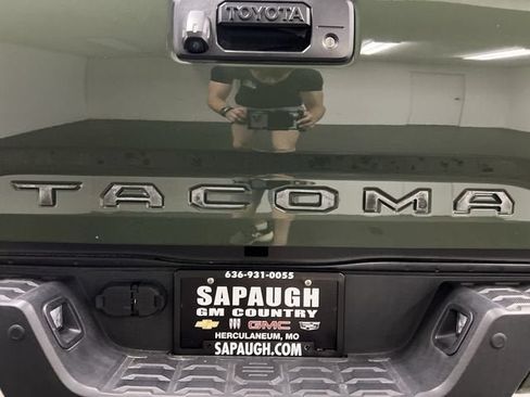 Used 2022 Toyota Tacoma TRD Sport w/ TRD Premium Sport Package AWD/4WD image 31