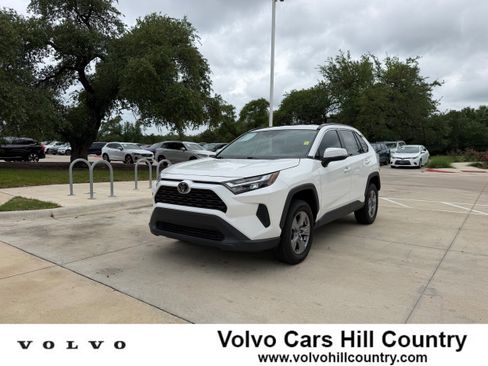 Used 2022 Toyota RAV4 XLE FWD image 1