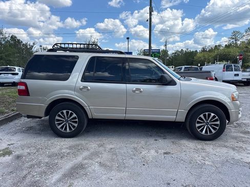 Used 2017 Ford Expedition XLT w/ Equipment Group 202A RWD image 4