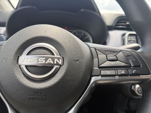 Used 2024 Nissan Versa SV FWD image 9