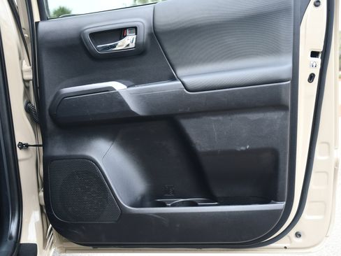 Used 2020 Toyota Tacoma TRD Off-Road image 18