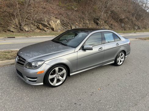 Used 2014 Mercedes-Benz C 250 Sedan image 2