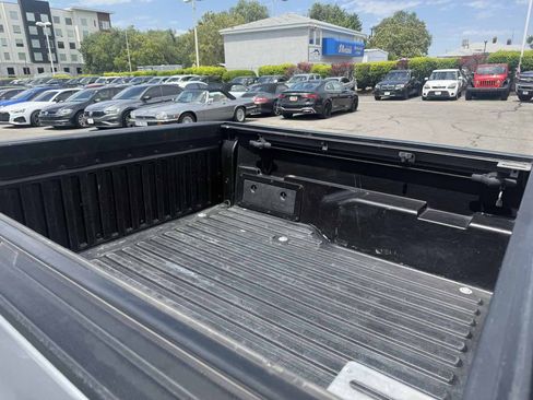 Used 2017 Toyota Tacoma SR5 w/ Tow Package AWD/4WD image 6