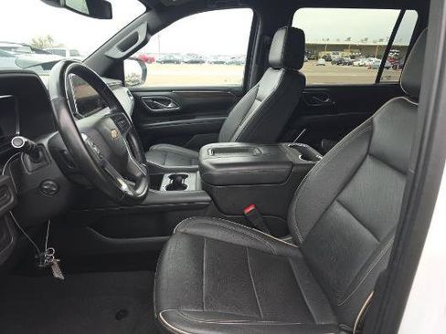 Used 2023 Chevrolet Suburban Premier image 8