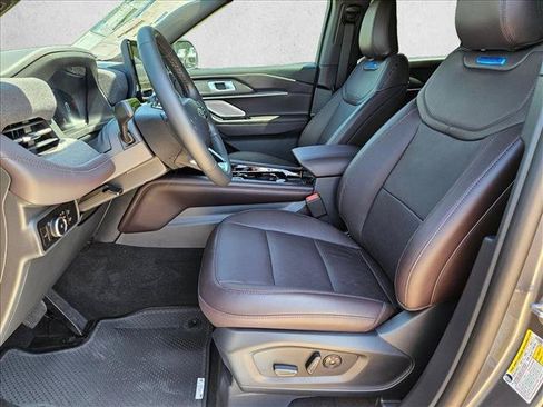 New 2026 Ford Explorer Platinum RWD image 4
