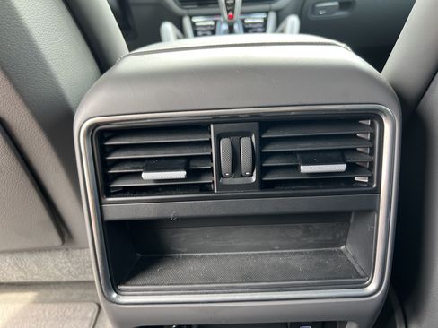 Used 2023 Porsche Cayenne AWD/4WD image 40