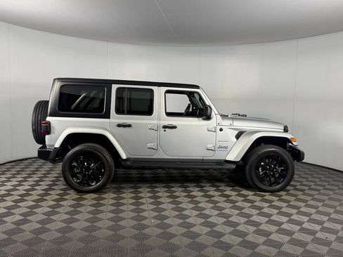 Used 2023 Jeep Wrangler Unlimited Sahara AWD/4WD image 5