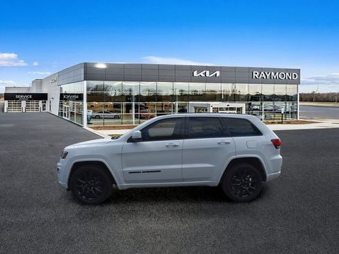 Used 2020 Jeep Grand Cherokee Altitude AWD/4WD image 7