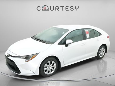New 2026 Toyota Corolla LE image 2