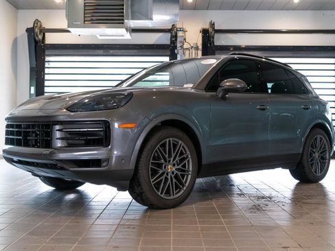 Certified 2025 Porsche Cayenne AWD/4WD image 1