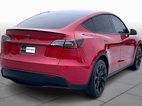 Used 2022 Tesla Model Y Long Range image 11