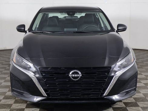 Used 2025 Nissan Altima 2.5 SV FWD image 8