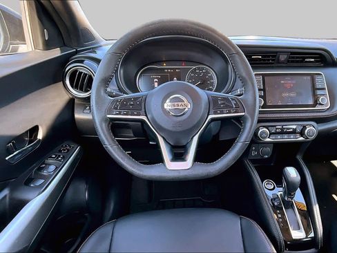 Used 2019 Nissan Kicks SR w/ SR Premium Package FWD image 5
