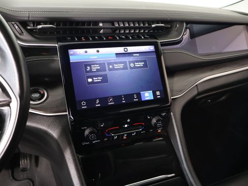 Used 2022 Jeep Grand Cherokee L Limited RWD image 5