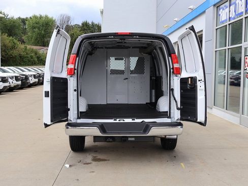 New 2025 GMC Savana 2500 w/ Enhanced Convenience Package RWD image 24