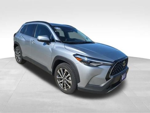 Used 2023 Toyota Corolla Cross XLE image 8