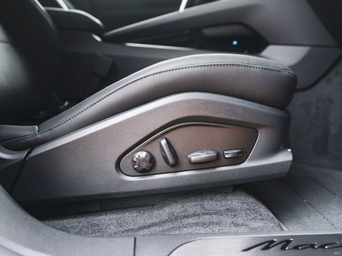 New 2025 Porsche Macan Turbo Electric AWD/4WD image 35