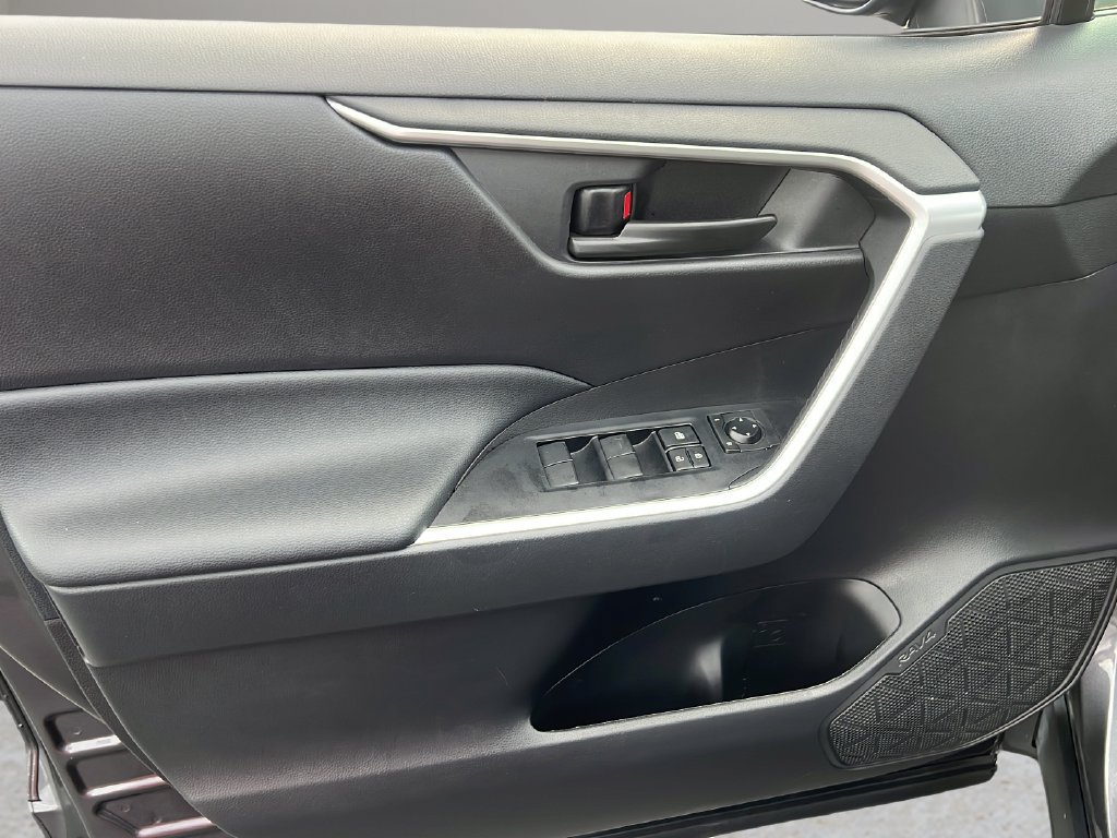 Used 2024 Toyota RAV4 LE FWD image 11