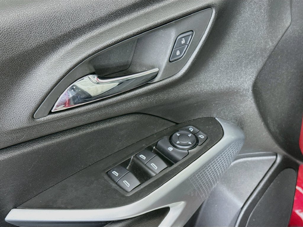 Used 2025 Chevrolet Trax LS w/ LS Convenience Package FWD image 19