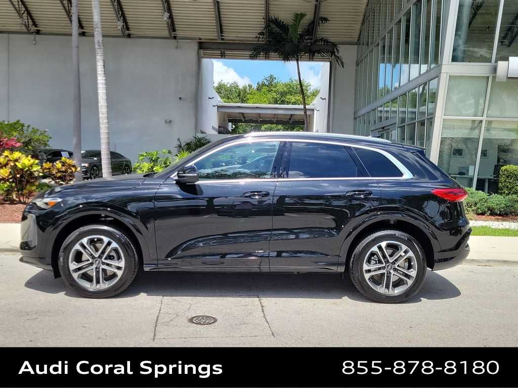 Used 2025 Audi Q5 Premium w/ Convenience Package AWD/4WD image 11