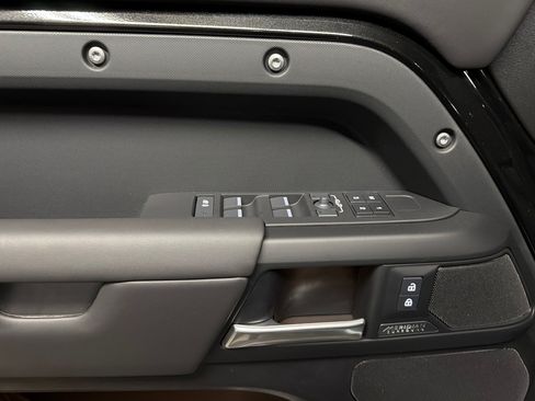 New 2026 Land Rover Defender 110 X-Dynamic SE AWD/4WD image 13