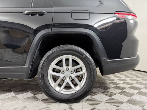 Used 2023 Jeep Grand Cherokee L Laredo image 27