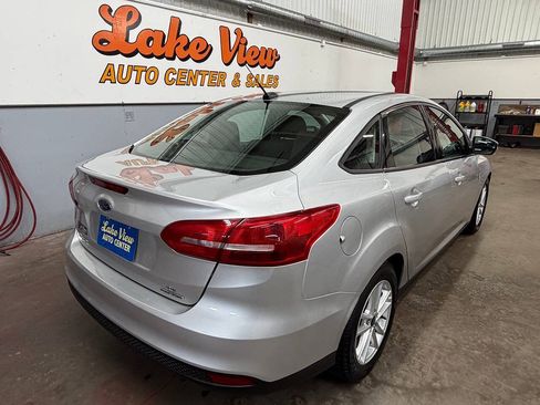 Used 2016 Ford Focus SE w/ SE Cold Weather Package FWD image 7