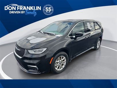 Used 2024 Chrysler Pacifica Touring-L