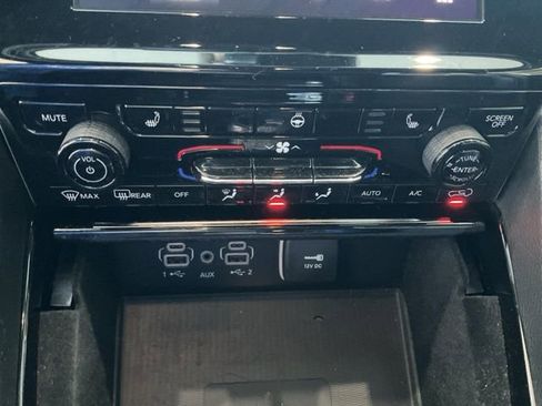 Used 2022 Jeep Grand Cherokee L Laredo image 13