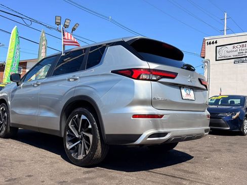 Used 2024 Mitsubishi Outlander FWD image 8