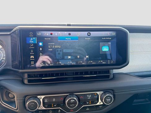 Used 2024 Jeep Wrangler Sahara image 28