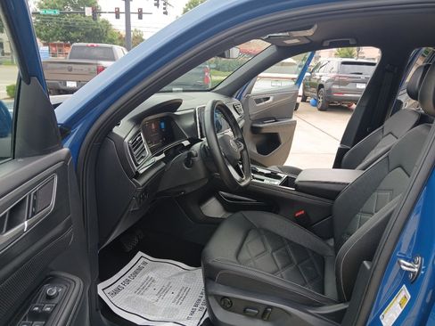 Used 2025 Volkswagen Atlas Cross Sport SE FWD image 9