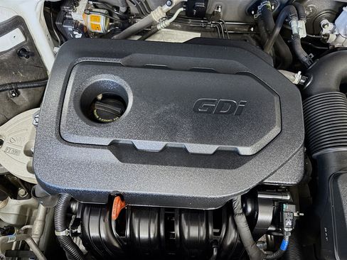 Used 2019 Hyundai Santa Fe SE image 38