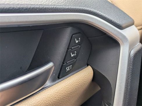 Used 2020 Toyota RAV4 Limited image 30