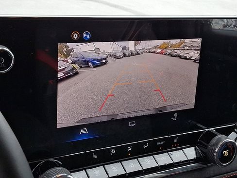 Used 2025 Chevrolet Colorado Z71 image 18