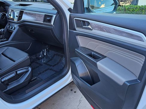 Used 2023 Volkswagen Atlas Cross Sport SE image 29