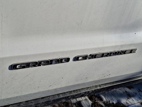 Used 2017 Jeep Grand Cherokee Limited w/ Luxury Group II image 8