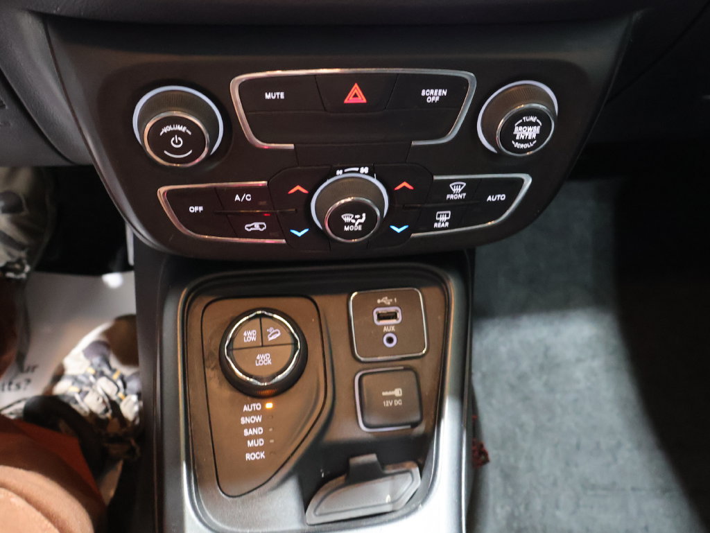 Used 2019 Jeep Compass Trailhawk AWD/4WD image 28