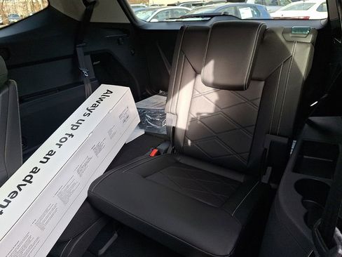 New 2026 Volkswagen Atlas SE image 6