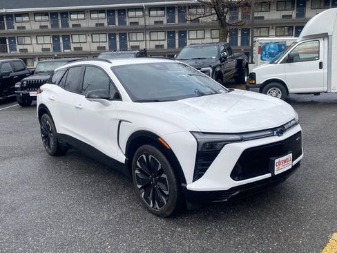 Used 2024 Chevrolet Blazer EV RS image 2