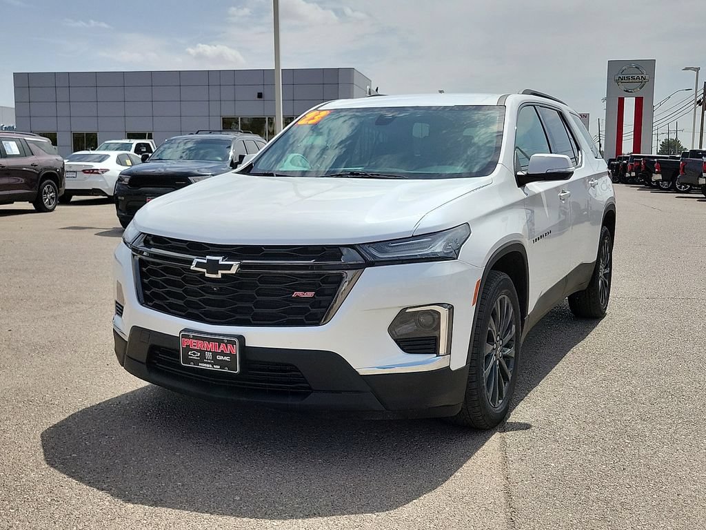 Used 2023 Chevrolet Traverse RS FWD image 4