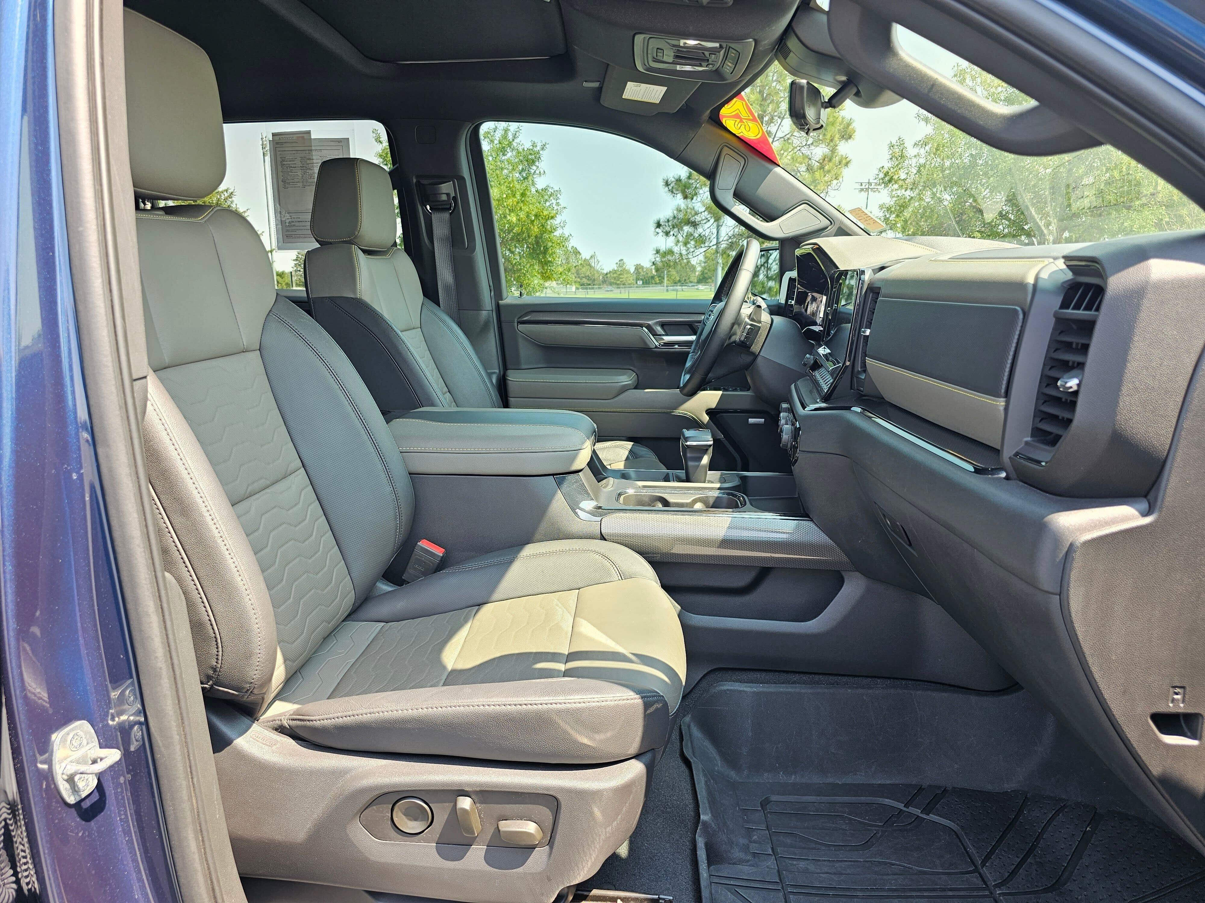 Used 2023 Chevrolet Silverado 1500 ZR2 w/ Technology Package AWD/4WD image 10