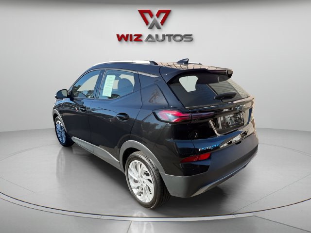Used 2022 Chevrolet Bolt EUV LT w/ Comfort Package FWD image 3